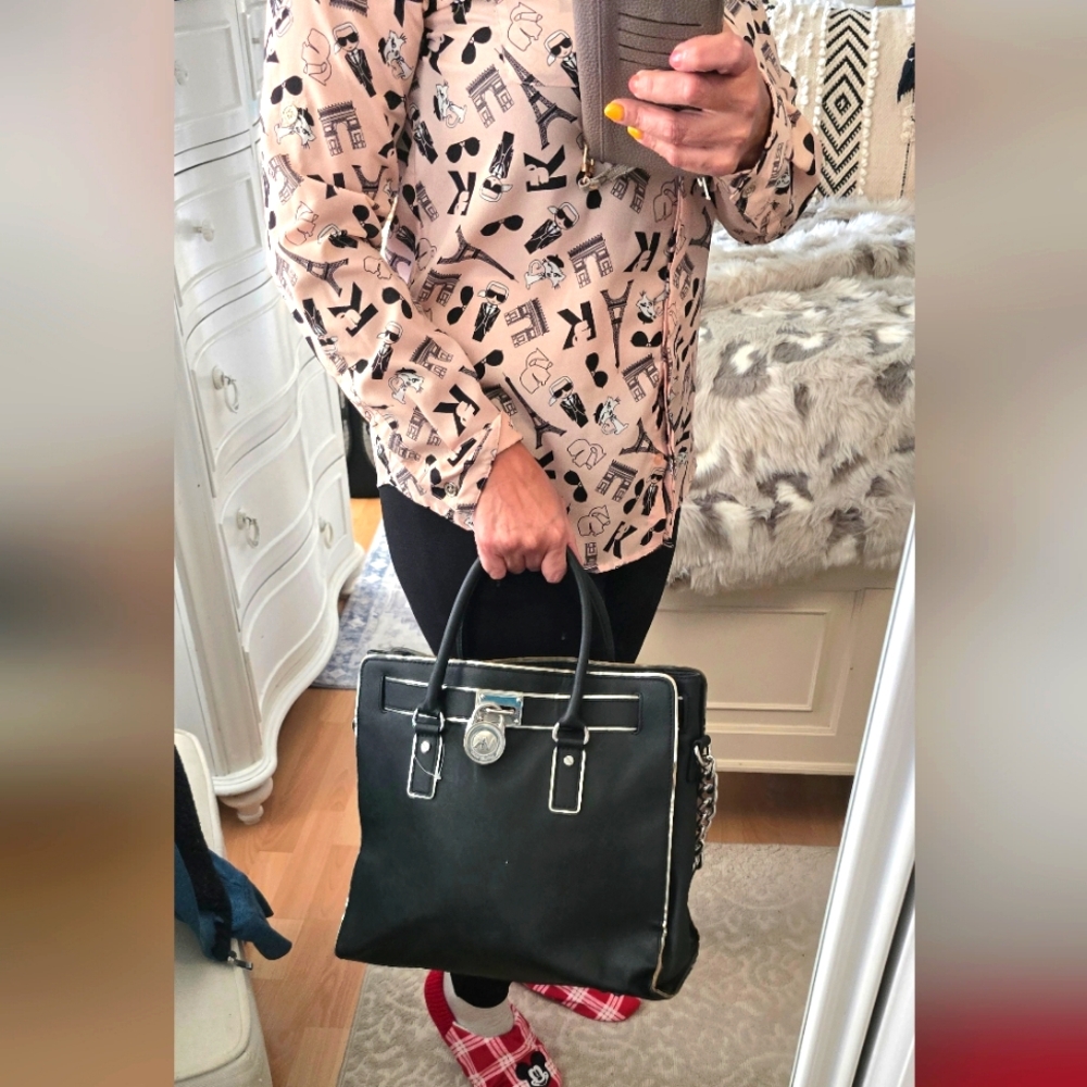 Michael Kors Elegant Black Handbag